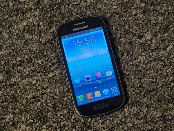 Samsung Galaxy S III mini – 8GB – Onyx Black – Entsperrt – Kostenloser Versand