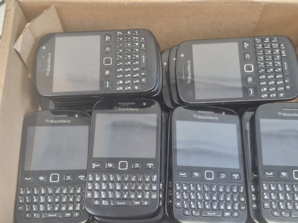 BlackBerry 9720 schwarz Smartphone ungetestet