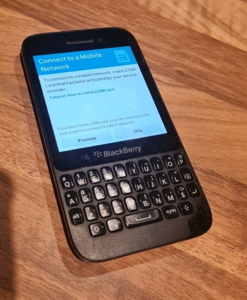 BlackBerry Q5 – schwarz – Smartphone