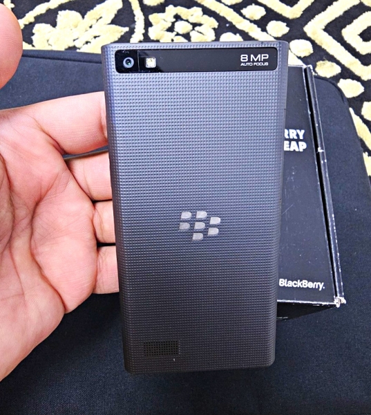 BlackBerry Leap 16GB Smartphone Schwarz 8MP Kamera mit Originalverpackung