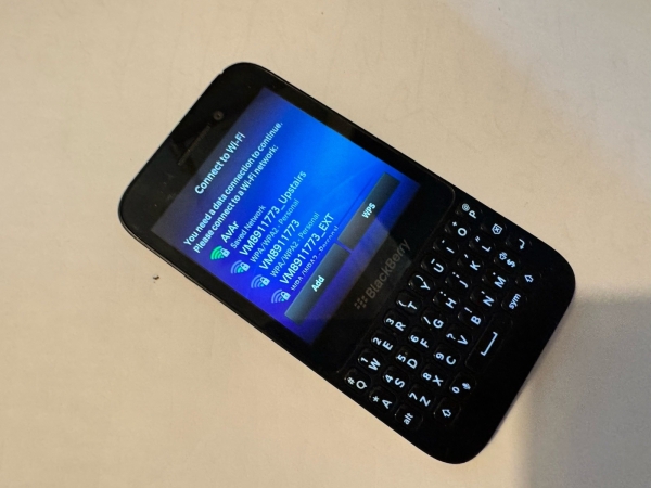 BlackBerry Q5 – schwarz Smartphone Handy nur für Ersatzteil oder Reparatur