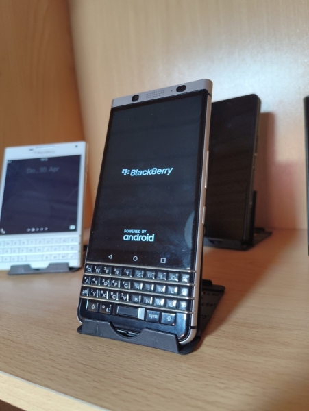 BlackBerry KEYone – 32GB – Silber (Ohne Simlock) Smartphone
