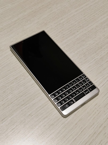 BlackBerry KEY2 LE BBF100-6 Dual SIM 64GB 4GB RAM Smartphone Champagne Unlocked
