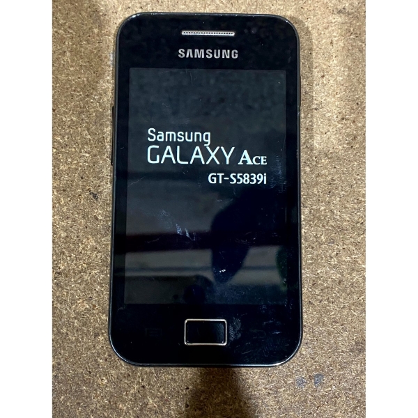 Samsung Galaxy Ace GT-S5839i Android Smartphone 3,5′′ TFT LCD 5MP (384 MB+150MB)