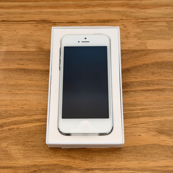 Seltenes Apple iPhone 5 – 64GB – Weiß & Silber (Entsperrt) Brandneu