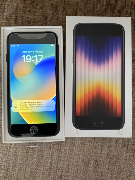 Apple iPhone SE (3. Generation, 64GB, Midnight Black, entsperrt) Smartphone 2022