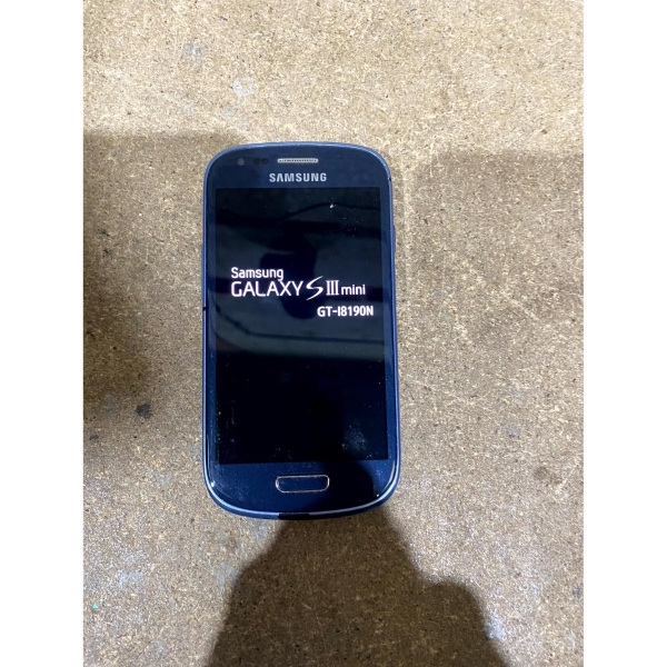Samsung Galaxy S III mini GT-I8190N Smartphone 4,0″ AMOLED Display 5MP (1GB+8GB)