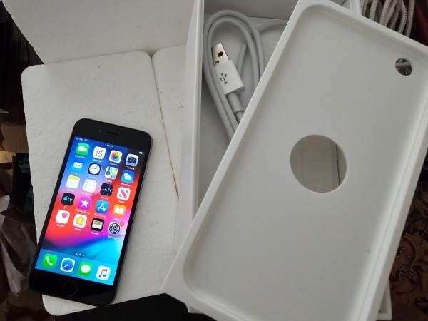 Originalverpacktes Apple iPhone 6 – 16GB – Silber (EE) A1586 (CDMA + GSM) – 94% Batteriezustand