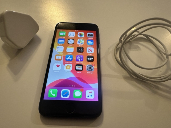 Apple iPhone 7 32gb Sehr Guter Zustand Schwarz & Entsperrt