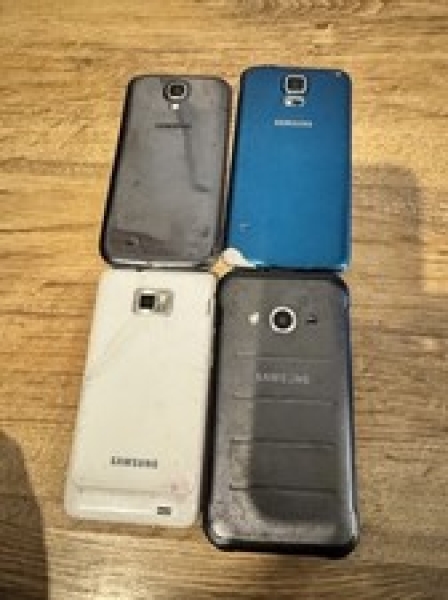 4 x Samsung Galaxy Smartphone Defekt Schaden