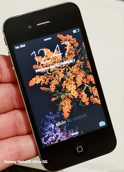 Apple iPhone 4s – 8GB – Schwarz (Entsperrt) A1387 (CDMA + GSM) mit Ladegerät