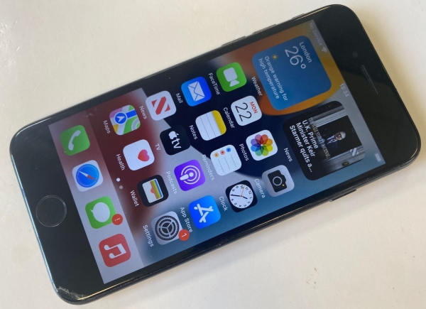 Apple iPhone 7 A1778 32GB ENTSPERRT Smartphone 100% AKKU kleiner Riss Ecke
