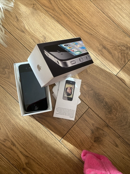 Apple iPhone 4 32GB schwarz Smartphone – kaum benutzt funktioniert nicht im Karton
