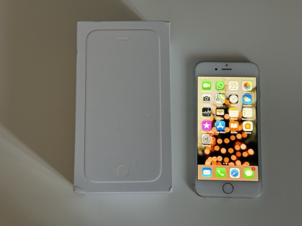 Apple iPhone 6 Silber 64GB Makelloser Zustand Originalverpackt Voll Funktionsfähig