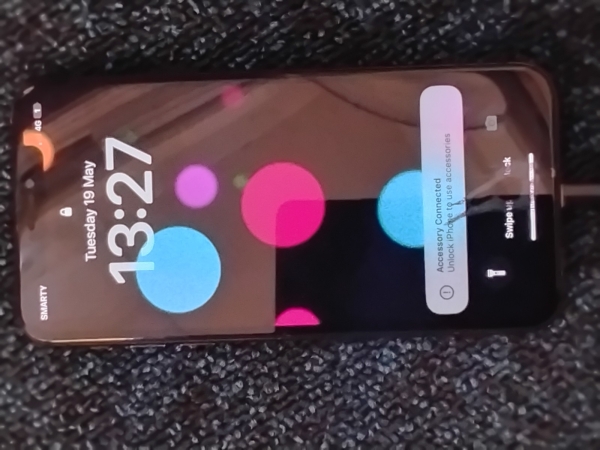 iPhone X 64GB – kleiner Riss + Batterieproblem