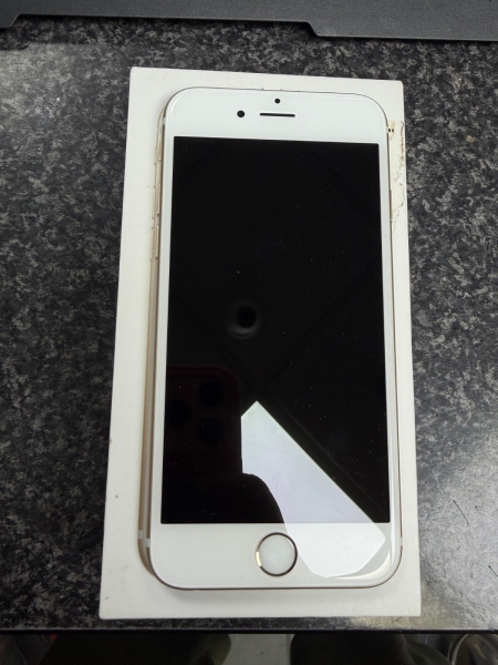 Apple iPhone 6s 32GB Gold (schaltet sich nicht ein)