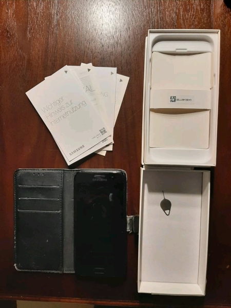 Smartphone Samsung A3 mit Zubehörpaket