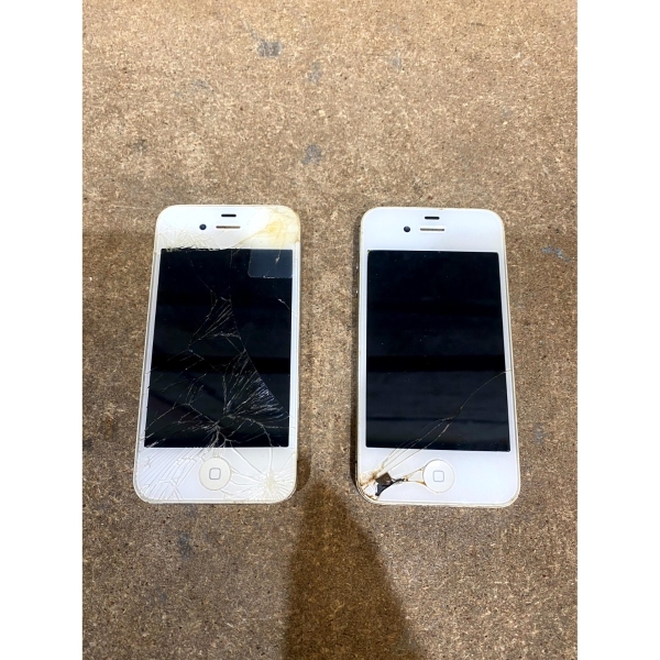 2 Stück Apple iPhone 4s A1387 iOS Smartphone weiß 3,5″ IPS LCD 8MP (512MB+8GB)