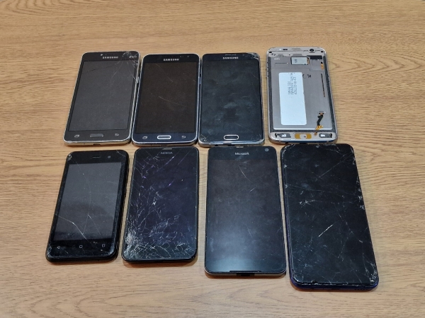 Samsung, Huawei, Nokia Smartphone Restposten Defekt