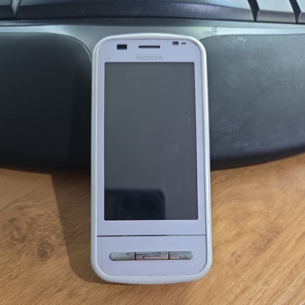 Nokia C6 Smartphone (entsperrt) – Weiß