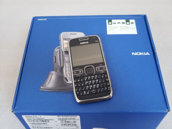 Nokia E72 – (entsperrt) Smartphone Boxed Metal Black Neuwertig