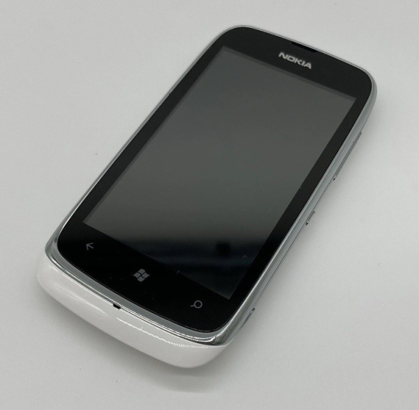 Nokia Lumia 610 8GB Smartphone 3,7″ LTE 4G  Einsteiger Handy 5MP Windows Phone
