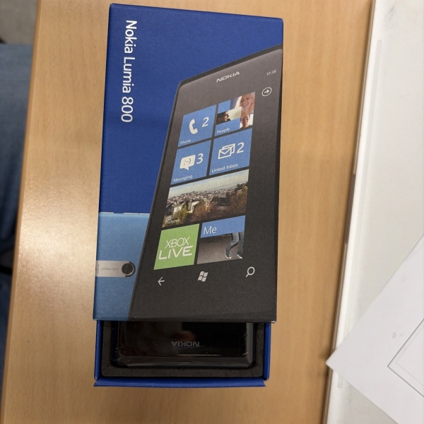 Nokia Lumia 800 Smartphone 3,7 Zoll Windows Phone 16 GB Schwarz