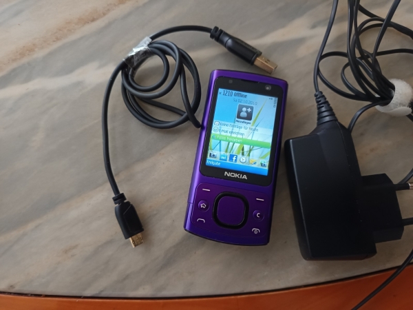 Nokia  Slide 6700 – LILA (Ohne Simlock) Smartphone 6700s