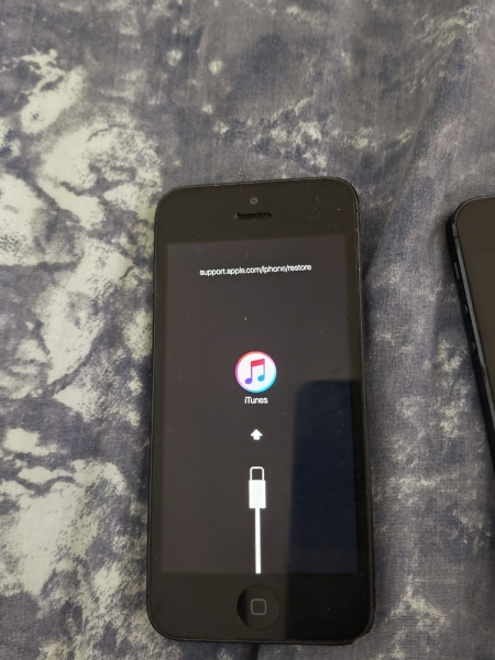 Apple iPhone 5 – 16GB – Schwarz & Schiefer (Entsperrt) A1429 (GSM)
