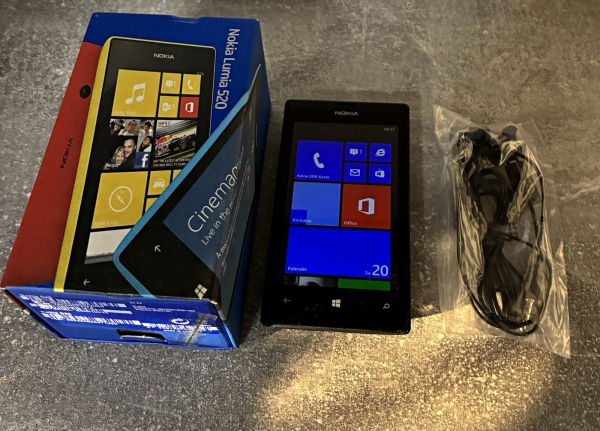 Nokia Lumia 520 8GB Schwarz Windows Phone Smartphone mit OVP