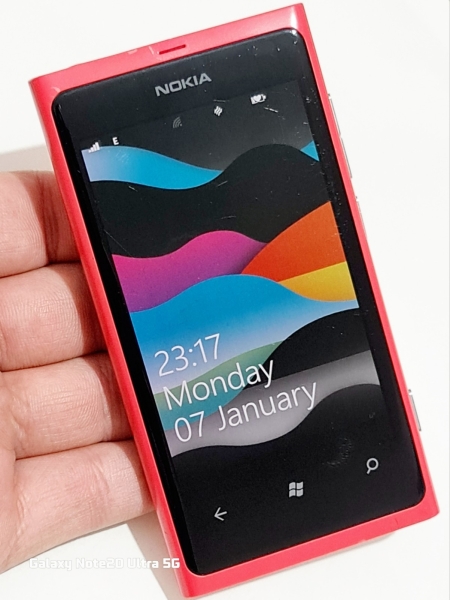 Nokia Lumia 800 (entsperrt) 4G Smartphone Top Zustand mit Ladegerät