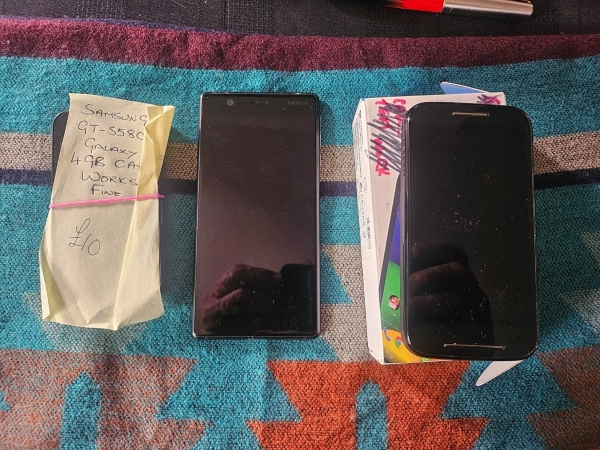 3 SMARTPHONES, NOKIA, SAMSUNG UND MOTOROLA