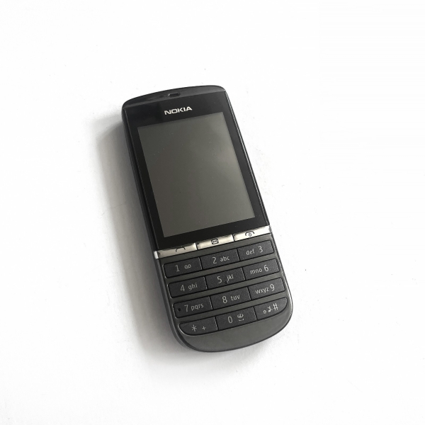 Nokia Asha 300 Handy 3G Touch & Type, 5MP Kamera, Grau
