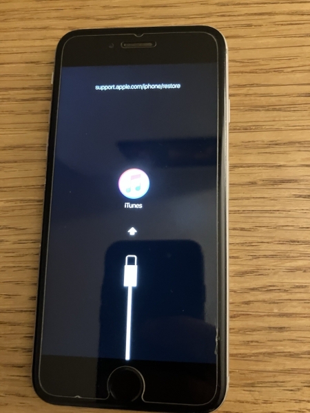 Apple iPhone 6 – 16GB – silber Smartphone steckt im Wiederherstellungsmodus fest