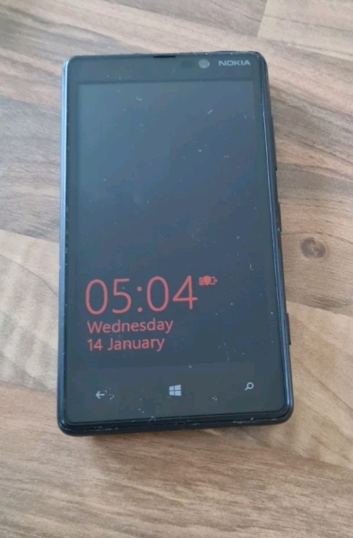 Nokia Lumia 820 schwarz Smartphone