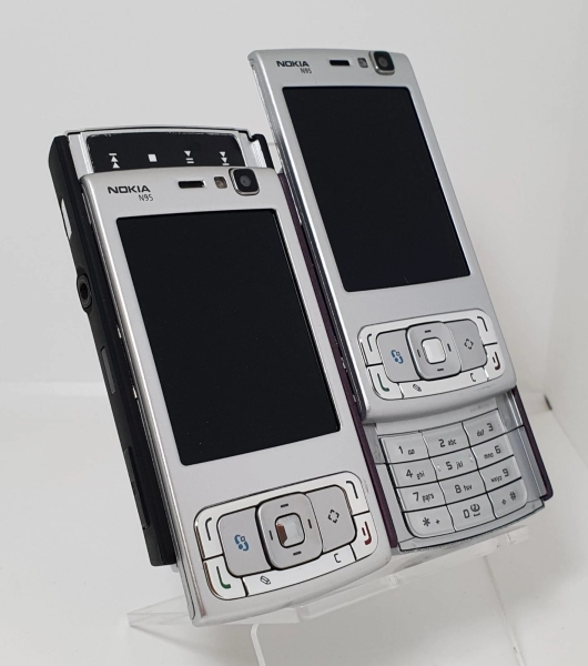 Pristine Condition Nokia N95 – Silver (Unlocked) Smartphone + Warranty