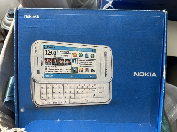 Nokia C6-00 RM-612 Smartphone Schwarz QEERTZ Tastatur