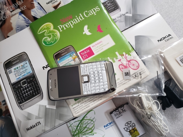 Neu Nokia E71 Handy (entsperrt) silber weiß originalverpackt