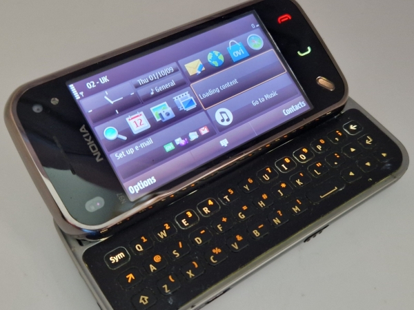 Sehr guter Zustand entsperrt —- Nokia N97 Mini—– 8GB – granatrot Smartphone (funktioniert 2026)