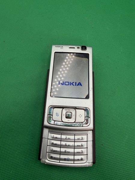 Nokia N95 160MB entsperrt Modell 2007 – Display beschädigt wie abgebildet – funktioniert