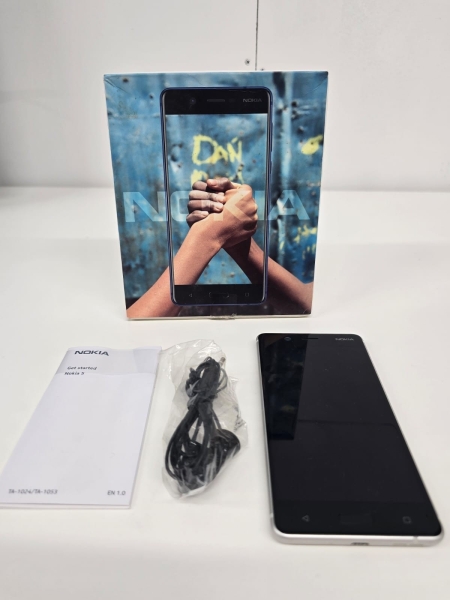 Nokia 5 (Model TA-1024) Handypaket mit Karton guter Zustand