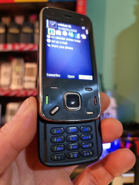 Seltenes Vintage Nokia N86 – 8GB – schwarzes (entsperrt) Smartphone schöner Zustand.