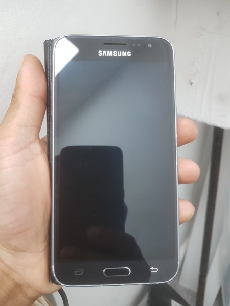 Samsung Galaxy J3 2016 – 8GB – 4G – schwarzes (entsperrt) Smartphone