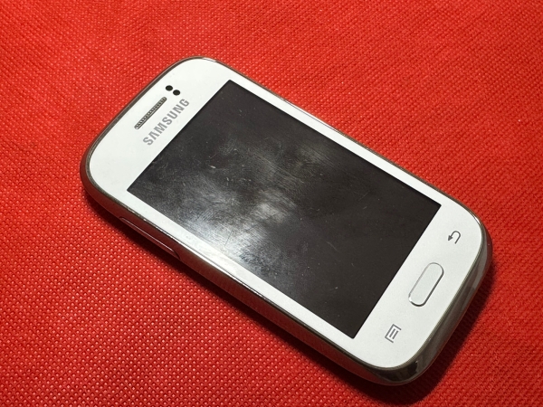 Samsung Galaxy Young S6310N weiß Smartphone defekt unvollständig
