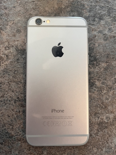 Apple iPhone 6 – 16GB – Space Grau Display leicht geplatzt