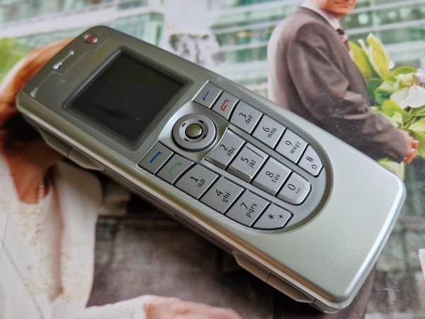 Sehr guter Zustand entsperrt verpackt Nokia 9300 grau Handy PASSENDES IMEI Sammler