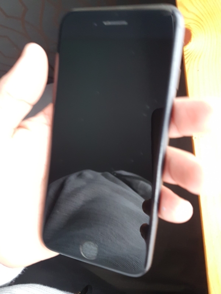 Apple iPhone 7 – 32GB – Schwarz (Entsperrt) A1778 (GSM)