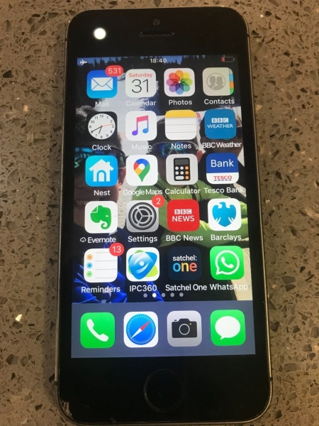 Apple iPhone 5s – 16GB – Space Grau (Entsperrt) A1533 (GSM)