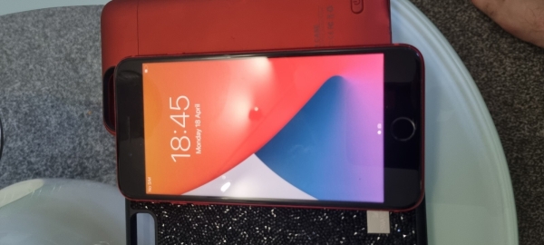 Apple iPhone 8 Plus – 64GB – ROT (Entsperrt) A1897 (GSM)
