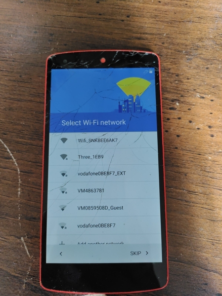 Google LG Nexus 5 in einem *selten* roten Farbgesprungenes Display schaltet ein *ungetestet*